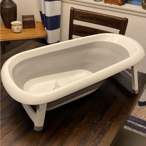 OXO  collapsible baby tub